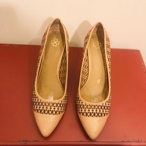 Taupe Leather Ann Taylor Size 8 Heels.